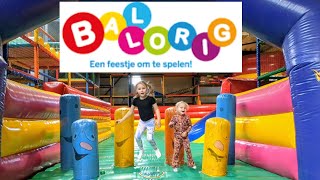 Ballorig Houten spelen in de binnenspeeltuin [upl. by Harak]