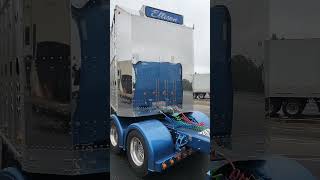 Catching Chad Ellison rolling in with his incredibly cool bull hauler peterbilt cattlepot blue [upl. by Cato]