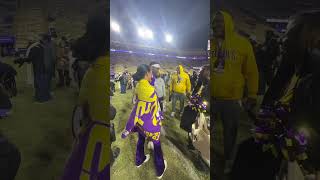 Wholesome moment between Greg Penn III and a Police Officer 🙏🏻 LSU CollegeFootball [upl. by Zitah233]