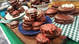 Alfajores de chocolate y frutilla por Palomeque [upl. by Assillim402]