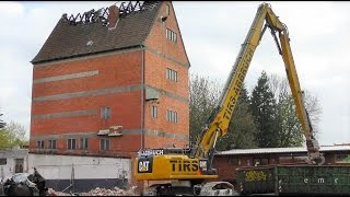 Abbruch Hochsilo Altenmedingen  2 große Abbruchbagger Cat 349E 32m336E  Abriss ohne Probleme [upl. by Blodget102]