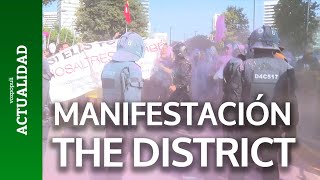 Tensión entre Mossos y manifestantes contra el congreso inmobiliario The District [upl. by Calvin319]