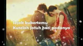 CINTA  Vina Panduwinata lyrics [upl. by Asyral]