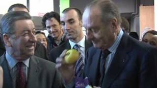 Un Jacques Chirac très entouré visite le salon de lagriculture [upl. by Lodge]