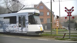 Spoorwegovergang De Panne B  Railroad crossing  Passage à niveau [upl. by Htaek]