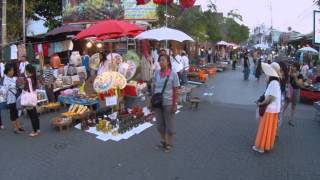 What to Visit in Chiang Mai Thailand  MUST SEE Its Sunday Market Street at 6PM [upl. by Niaz]