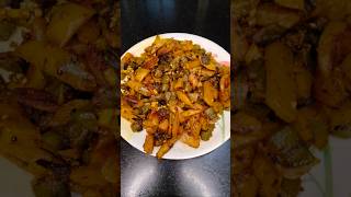 Please like subscribe भाजीaloo bhindi bhajicookinghomemade [upl. by Eelarak]