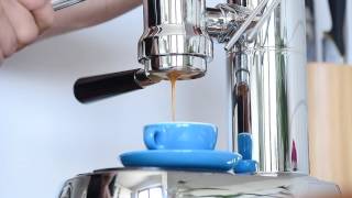 Bottomless Portafilter Extraction  La Pavoni Europiccola [upl. by Airol]