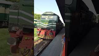 Jaffar Express Quetta to Peshawar Train 39up at Rawalpindi amp Golra Sharif [upl. by Tu]