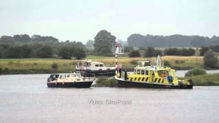 Bootje loopt op de klippen langs de IJssel [upl. by Val211]