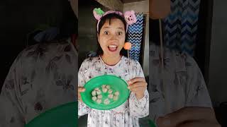 Solusi yang bagusmau makan baso gak ada sendoknya😍shorts mukbang lucu [upl. by Lyrehc921]