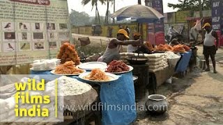 Roadside Jhilli and Jalebi being made and sold  Sonepur fair [upl. by Gibby102]