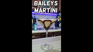 ¿Cómo Preparar El BAILEYS MARTINI 🍸  Coctel Muy Fácil de Preparar Short [upl. by Rudy655]