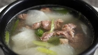 Beef and Radish Soup Soegogi Muguk 쇠고기무국 [upl. by Eibob]