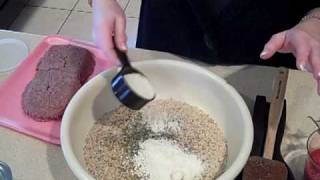 How to make Meatballs with Raisens pt1 [upl. by Bartko]