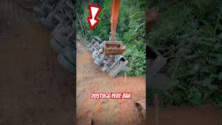 Dereye yuvarlanan kamyonu kurtarıyor automobile keşfet excavator bulldozer jcb shortsvideo [upl. by Liva]