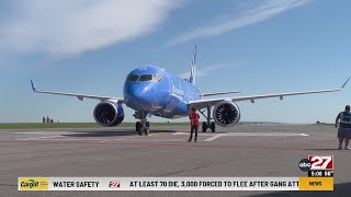 Breeze Airways has its first flight at Lancaster Airport [upl. by Nnalyrehs]