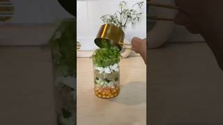 Let’s make veggie salad jar 🥗lunch healthyfood veggies lunchtime easyrecipe highprotein [upl. by Jac]