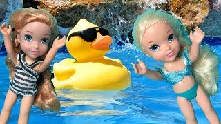 SUPER POOL PARTY  Anna and Elsa Toddlers Play Date  Visit Barbie Jessicas House Swim Dolls [upl. by Ennovyhc160]