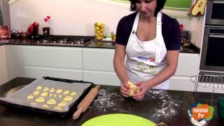 🍪Galletas de chocolate en forma de corazón  Recetas de Postres Nestlé [upl. by Akialam645]