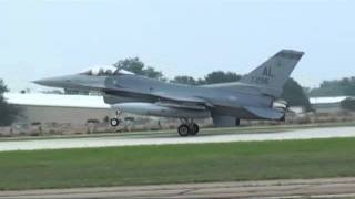 NEW F16 Crash Oshkosh Footage quotAir Venture 2011quot Rear Flaps Not Deployed [upl. by Zippel945]