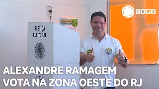 Alexandre Ramagem vota na zona oeste do Rio de Janeiro [upl. by Ettennek]