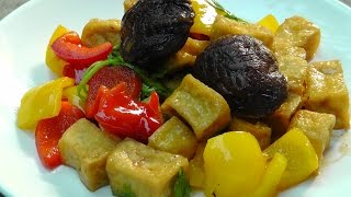 Vegan Vegetarisches Thai Rezept SüßSauer gebratener Tofu mit Shiitake Pilzen [upl. by Eciram696]