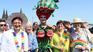 Zehntausende feiern CSD in Köln [upl. by Heall]