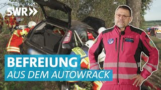 NotarztEinsatz im Rettungshelikopter Eingeklemmt nach RaserUnfall [upl. by Guntar580]