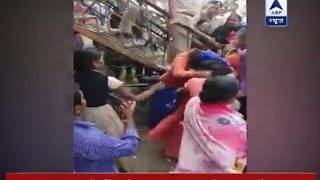 Demonetisation Women exchange blows over queue outside bank in Patna [upl. by Trebuh]