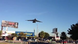 USAF C5 Galaxy landing at LAX [upl. by Brader]