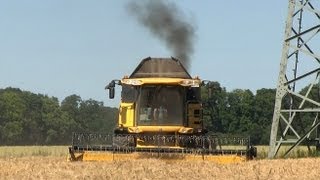 New Holland CX 8050 combine  Engine Damage  Mähdrescher mit Motorschaden [upl. by Aznaed]