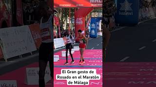 Gran gesto de Ricardo Rosado en el Maratón de Málaga maraton malaga gesto rosado running [upl. by Aitsirt]