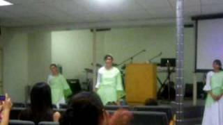 Danza quotReMoLiNeaNDoquot Grupo Shalom [upl. by Nauqas693]