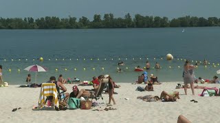 Coup de chaud sur le sud de la France images en Gironde en vigilance orange canicule  AFP Images [upl. by Dominy294]