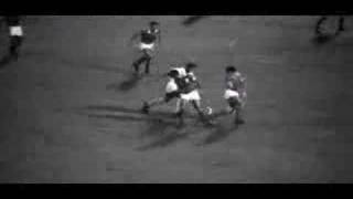 BEST GOAL Pelé NO 10 making a fool out of Eusébio NO 10 Santos x Benfica  1962 [upl. by Magnusson]