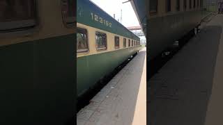 🥰🥰Beautiful Track Sound🥰🥰 RGE205119 Shuntting Economy Class At Lahore Stationsupportmychannel [upl. by Fotzsyzrk]