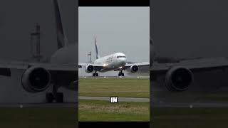 CROSSWIND landing PART 1 aviationfacts aviation aviationcuriosities aircraft avgeek [upl. by Kuster334]