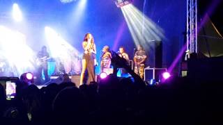 Fanny J  Aucune larme  Stade de Baduel pour le concert de Warren [upl. by Nauqad]