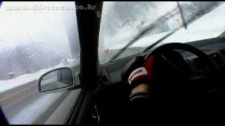 Lotus Elise R vs Hyundai Getz R in snow [upl. by O'Neill]