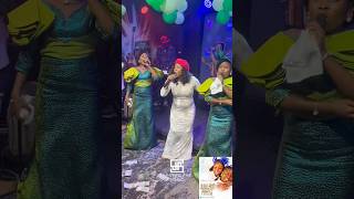 APEKEOLA amp GLORIOUS TWINS AT JUBILEE PRAISE [upl. by Ysteb]