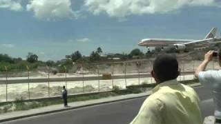 landing at Tegucigalpa Honduras Toncontin airport May 2009 [upl. by Rosenquist]