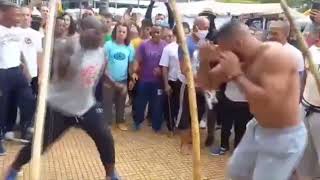 BRAZILIAN CAPOEIRA STREET FIGHT TITO SANTOS VS SABARÁ [upl. by Nonah]