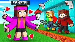 Mutant Crazy Fan Girl VS Maison ultra sécurisée sur Minecraft [upl. by Gerianne467]