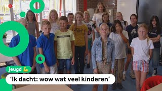 Op deze school is het na de vakantie een stuk drukker [upl. by Ettenyl]