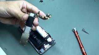 Troca do componente de wifiGPSbluetooth do iPhone 6 [upl. by Eittak]