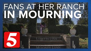 Fans flock to famous ranch to mourn Loretta Lynn [upl. by Nylsor]