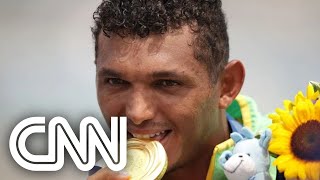 Isaquias Queiroz é campeão mundial na canoagem  CNN DOMINGO [upl. by Ettenhoj]