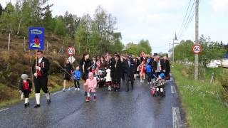 Pelle leder an i 17 mai toget [upl. by Siuraj]