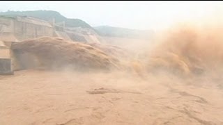 Xiaolangdi Reservoir withstands Yellow River flood water [upl. by Elboa]